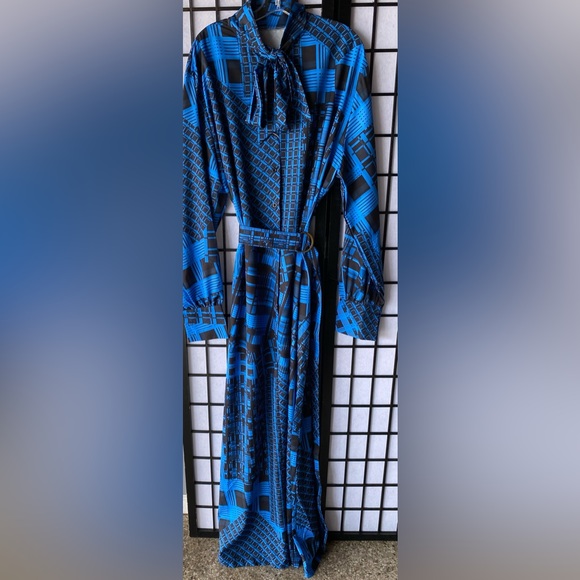 4X-5X Elle Blue & Black Geo Print Dress with Belt - Picture 4 of 8